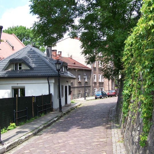 Ulica Przykopa z murami oporowymi