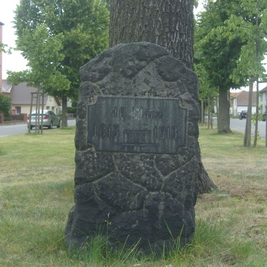 Gedenkstein zum 100. Jahrestag der Völkerschlacht bei Leipzig Dorfstraße 35