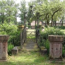 Heeswijk: westelijke toegang tot het weiland met de kas (voormalige moestuin)