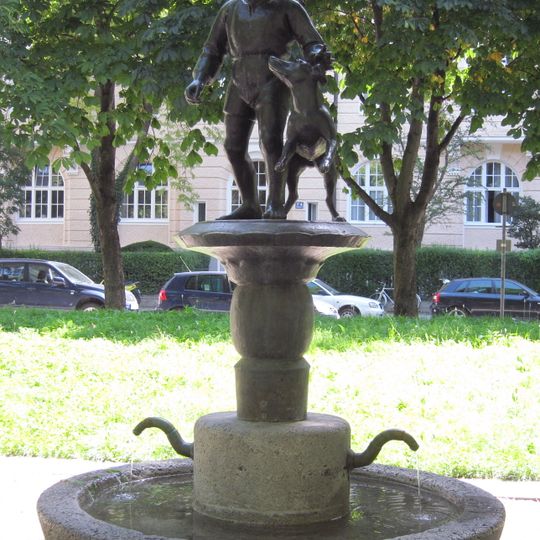 Brunnen mit Figurengruppe