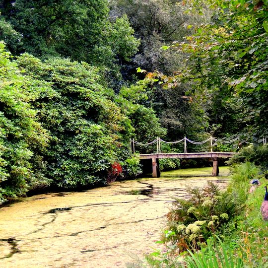 Vijversburg, brug oostelijk van hoofdgebouw
