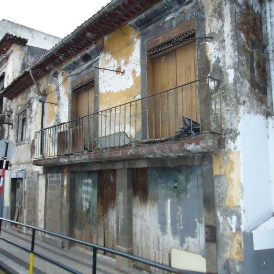 Edifício no largo do Pelourinho, n.º 10