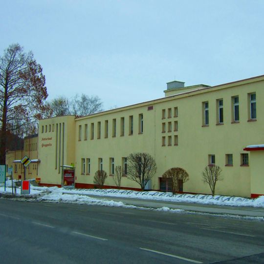 Eingangsgebäude des Naturbades