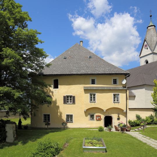 Pfarrhof und Wirtschaftsgebäude
