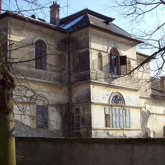 Kaštieľ a park, kaštieľ