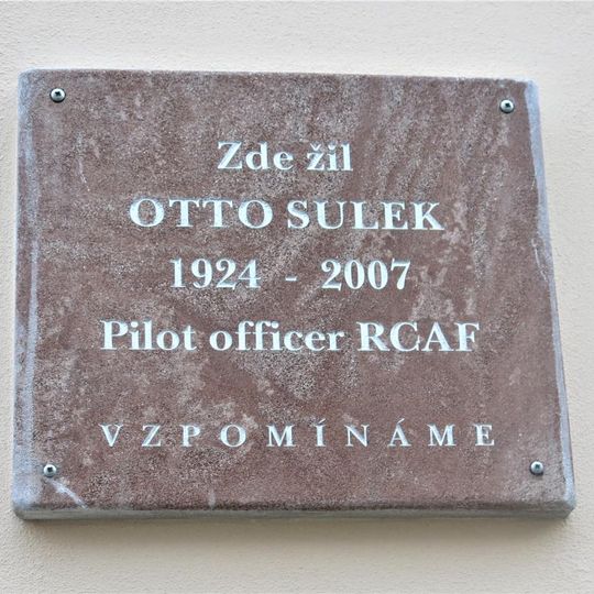 Pamětní deska Otto Sulka na domě Dlouhá 666/68 v Lovosicích