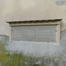 Pamětní deska na západní straně jižního průčelí Rynárecké brány v Pelhřimově