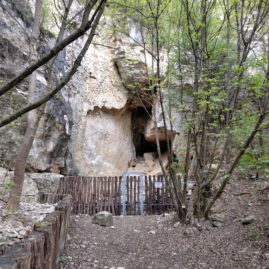 Bagyura Cave