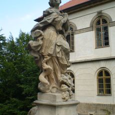 Socha svaté Markéty před hradem Valdštejn