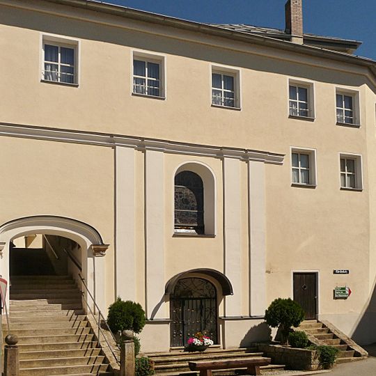 Gedeckte Steintreppe