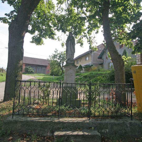 Socha Panny Marie v Šestajovicích u Jaroměře