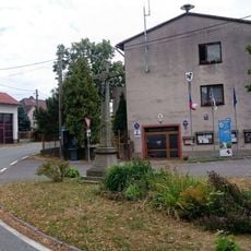 Kříž na křižovatce v Ratměřicích