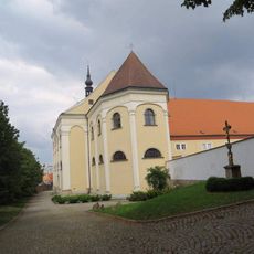 Kříž za kostelem sv. Antonína Paduánského v Dačicích