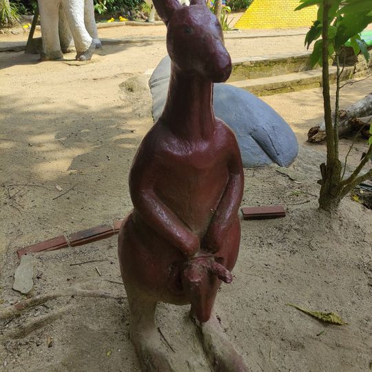Escultura Naif - O Canguru