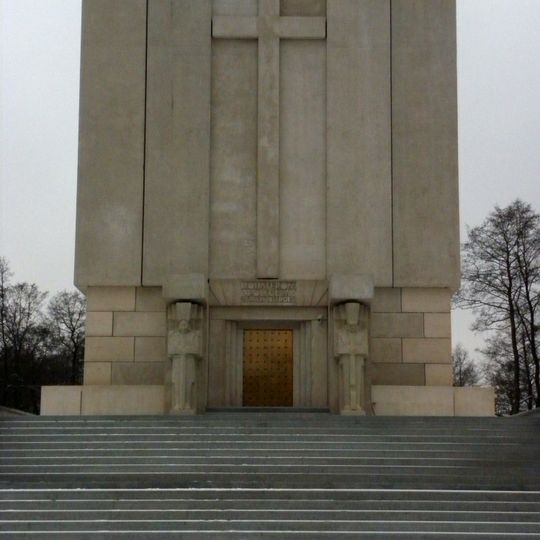 Pomnik-mauzoleum w Ostrołęce