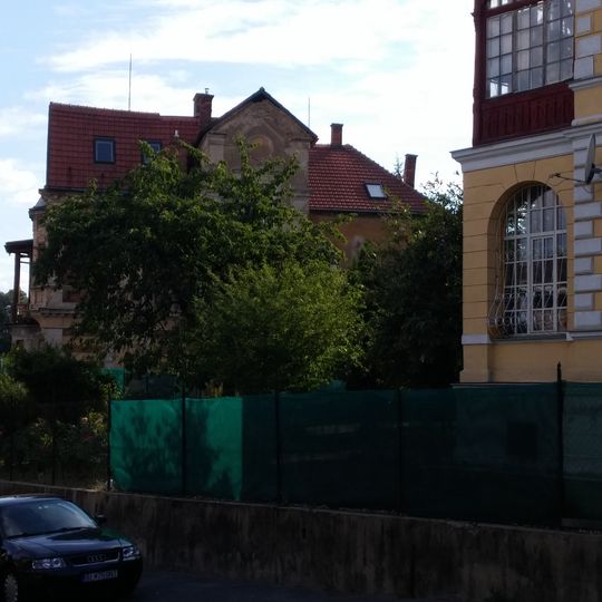 Nájomný dom so záhradou, záhrada