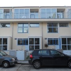 Wohnhäuser mit Einfriedung – Werkbundsiedlung