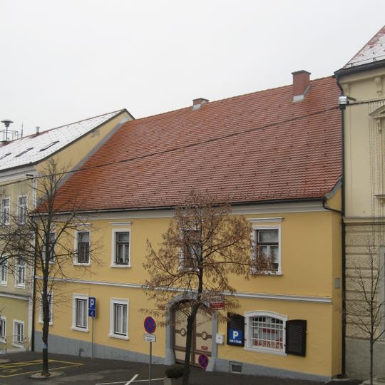 Hiša Trg osvoboditve 8