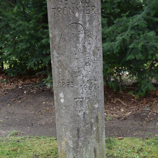 Gravestone for Georg Tronnier