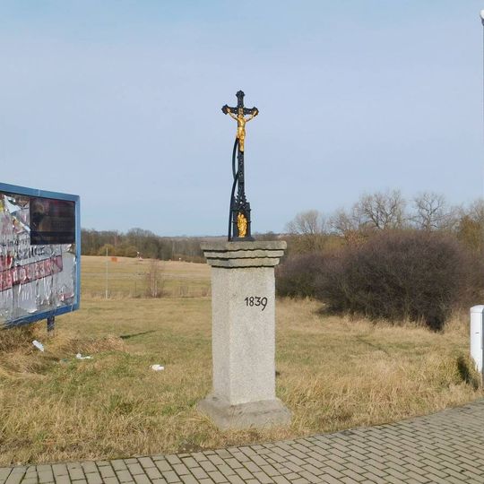 Kříž v Jílovské ulici v Těptíně