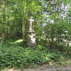 Kříž v Rudě nad Moravou na okraji lesa