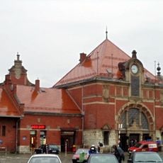 Budynek główny z przejściem podziemnym