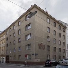 Gemeindebau Costagasse 15