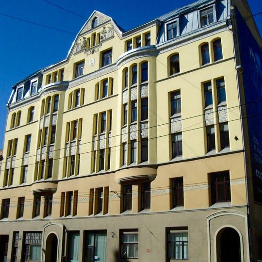 Īres nams ar veikaliem