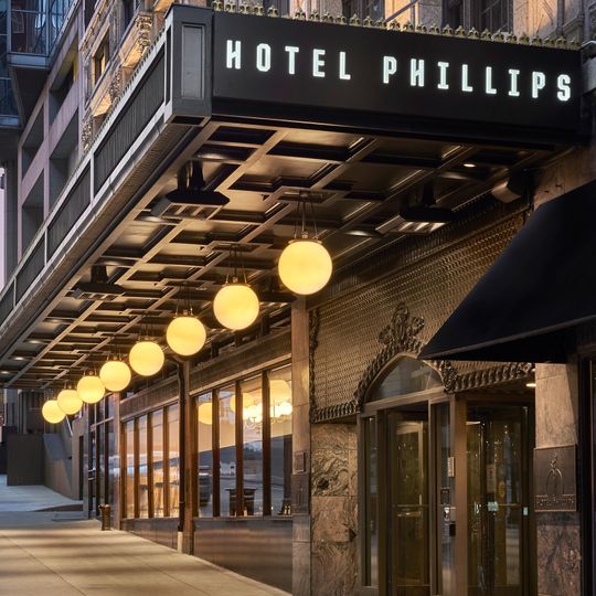 Hotel Phillips Kansas City, Curio Collection by Hilton