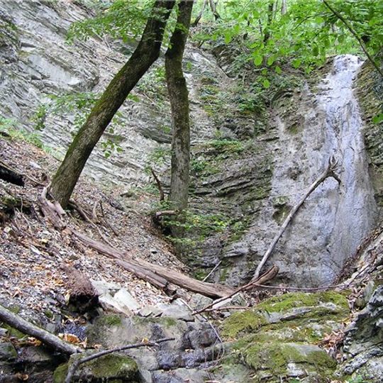 Велики Адегојски водопад