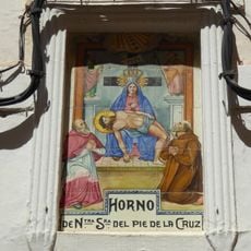 Ceramic panel of Virgen al pie de la Cruz in calle Torreta