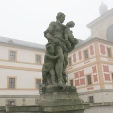 Socha alegorie Láska na terase špitálu v Kuksu