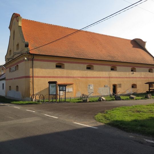 Granary in Prostřední Lhota