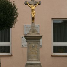 Kříž u školy