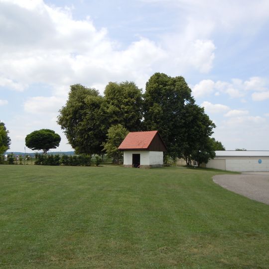 Lindengruppe beim Flugplatz