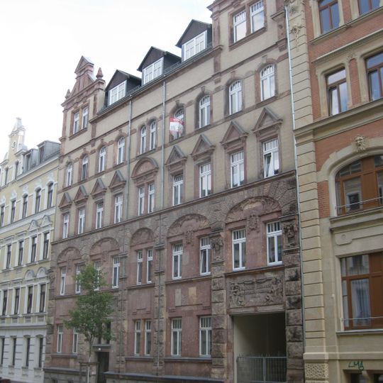 Verwaltungsgebäude in geschlossener Bebauung, zusammengehörig mit Nr. 32 Markusstraße 34