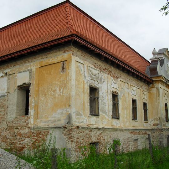 Kaštieľ a park, kaštieľ