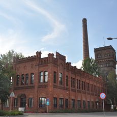 Budynek biurowy k. wieży ciśnień