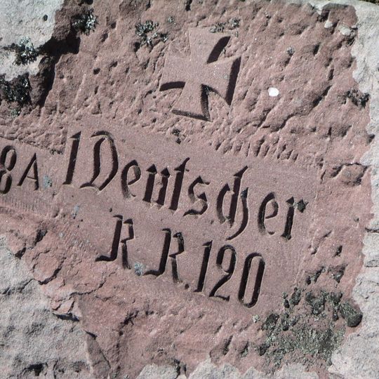 Ensemble de stèles et d’anciennes tombes individuelles allemandes et françaises du Petit Donon