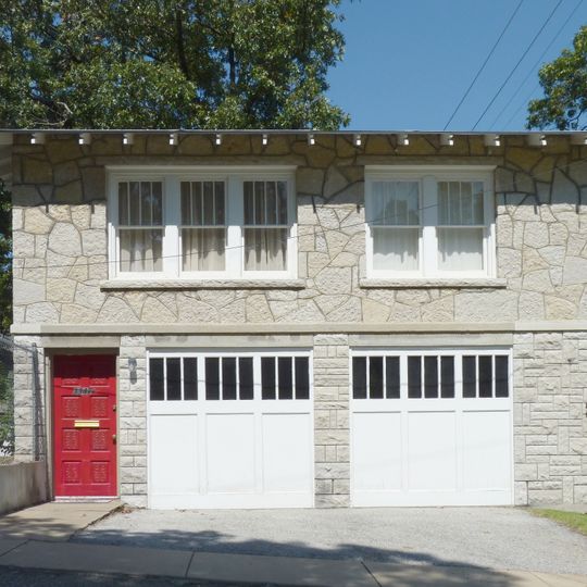 Bonnie & Clyde Garage Apartment
