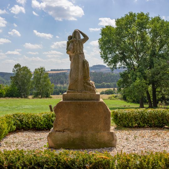 Pomník padlým severně od Třemošnice při cestě na Ostředek