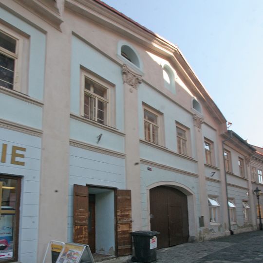 Mírové náměstí 50 a 51