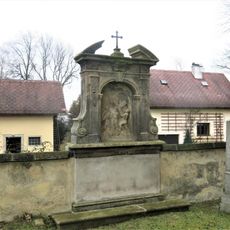 Kaplička II. zastavení křížové cesty u kostela v Arnolticích