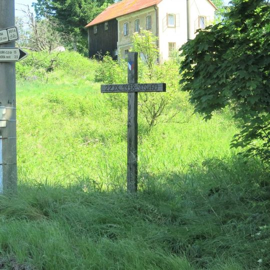 Kříž na rozcestí naproti domu 153 v Brtníkách