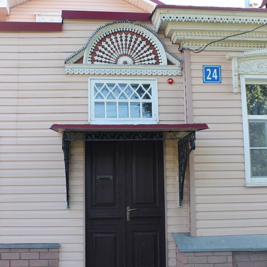 Жилой дом с резьбой