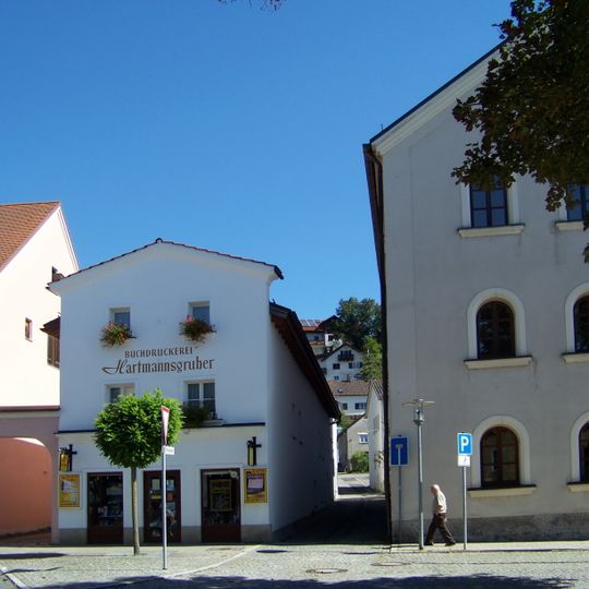 Wohn- und Geschäftshaus