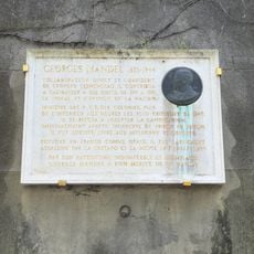 Monumento commemorativo, targa commemorativa