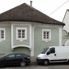 Residential building Karlsgasse 17