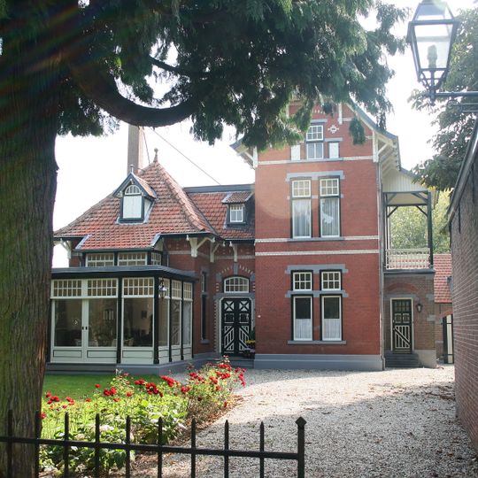 Praktijkwoning van huisarts met apotheek