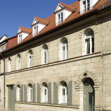 Wohnhaus, Polizeimauer